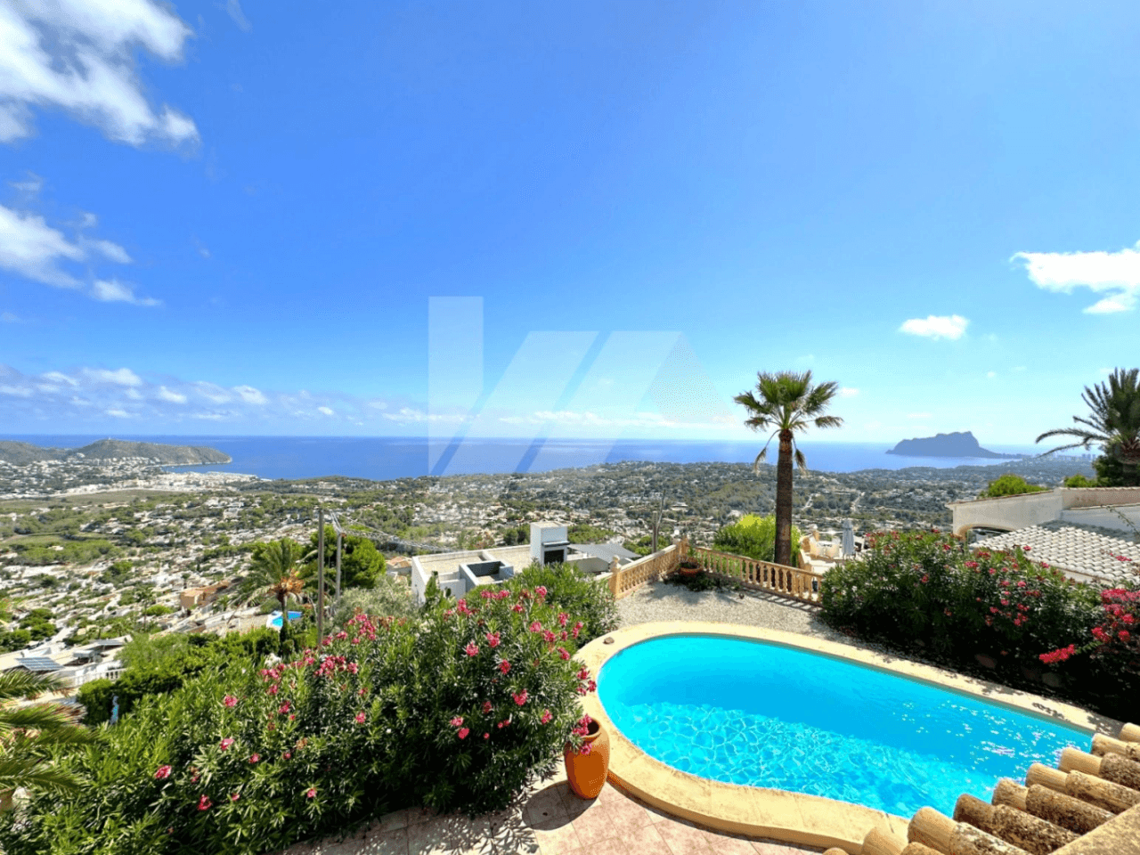 Villa mit Panoramablick auf das Meer zu verkaufen in Moraira, Costa Blanca.