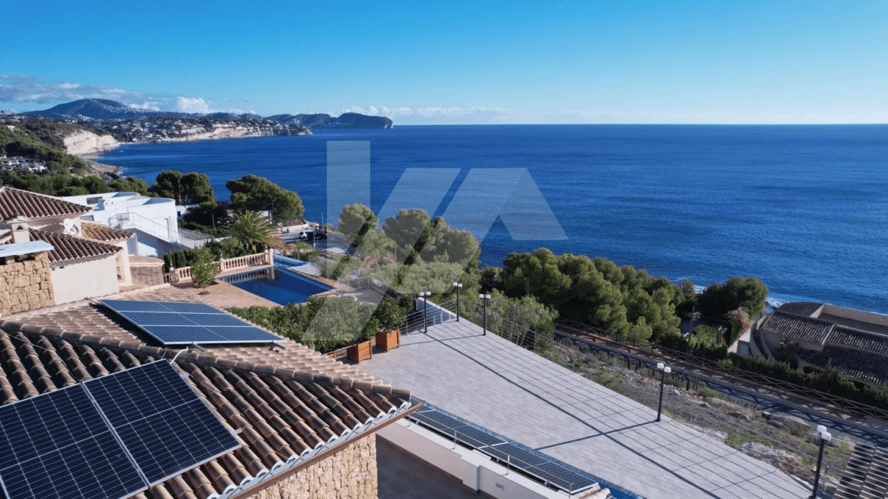 Villa for Sale with sea views, in La Fustera, Benissa.