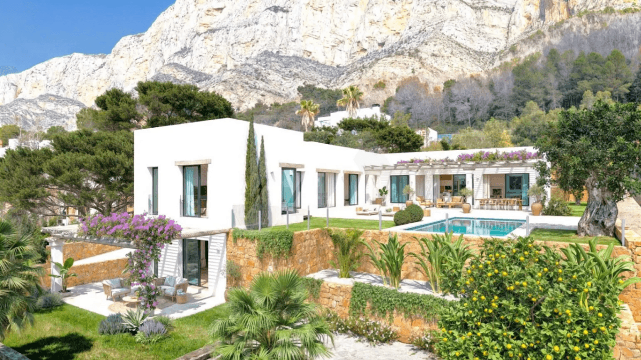 Villa im ibizenkischen Stil zu verkaufen in Javea, Costa Blanca.