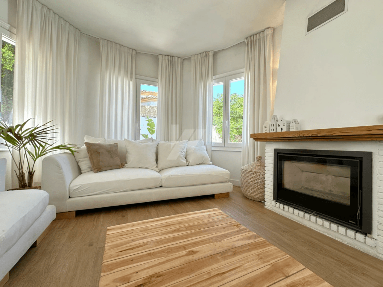 Villa Mediterránea Renovada con Encanto Ibicenco en Benitachell.