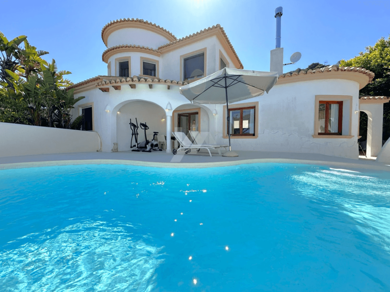 Villa Mediterránea Renovada con Encanto Ibicenco en Benitachell.