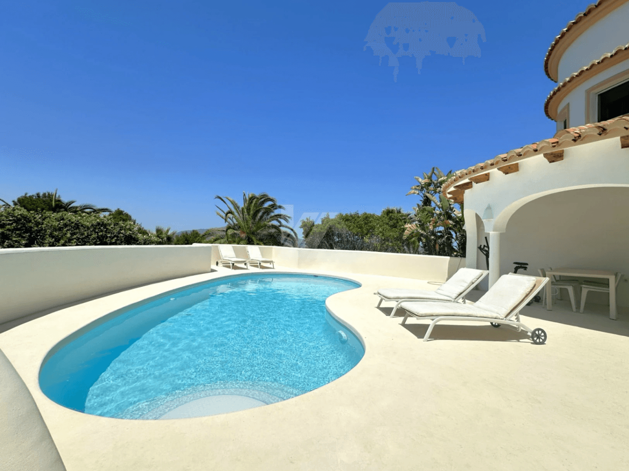 Villa Mediterránea Renovada con Encanto Ibicenco en Benitachell.