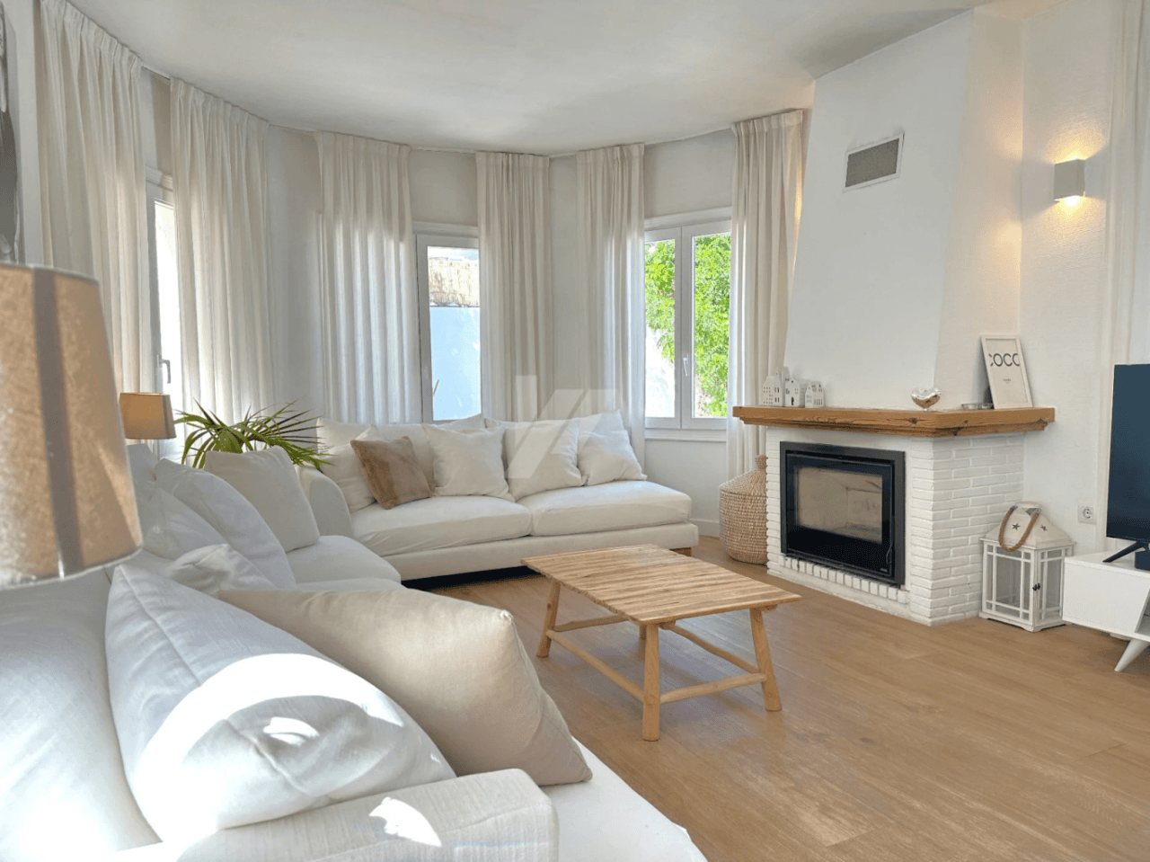 Villa Mediterránea Renovada con Encanto Ibicenco en Benitachell.