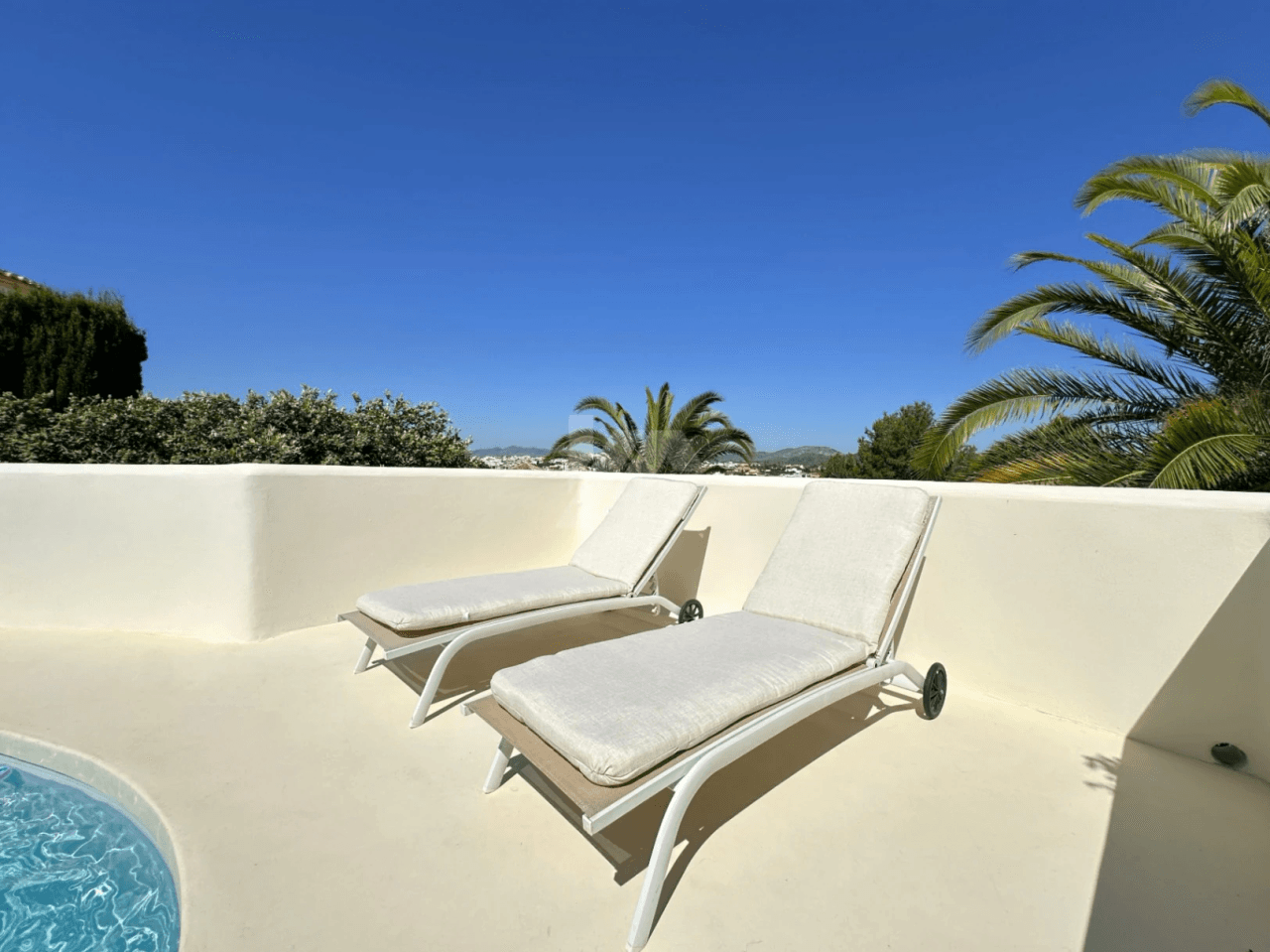 Villa Mediterránea Renovada con Encanto Ibicenco en Benitachell.