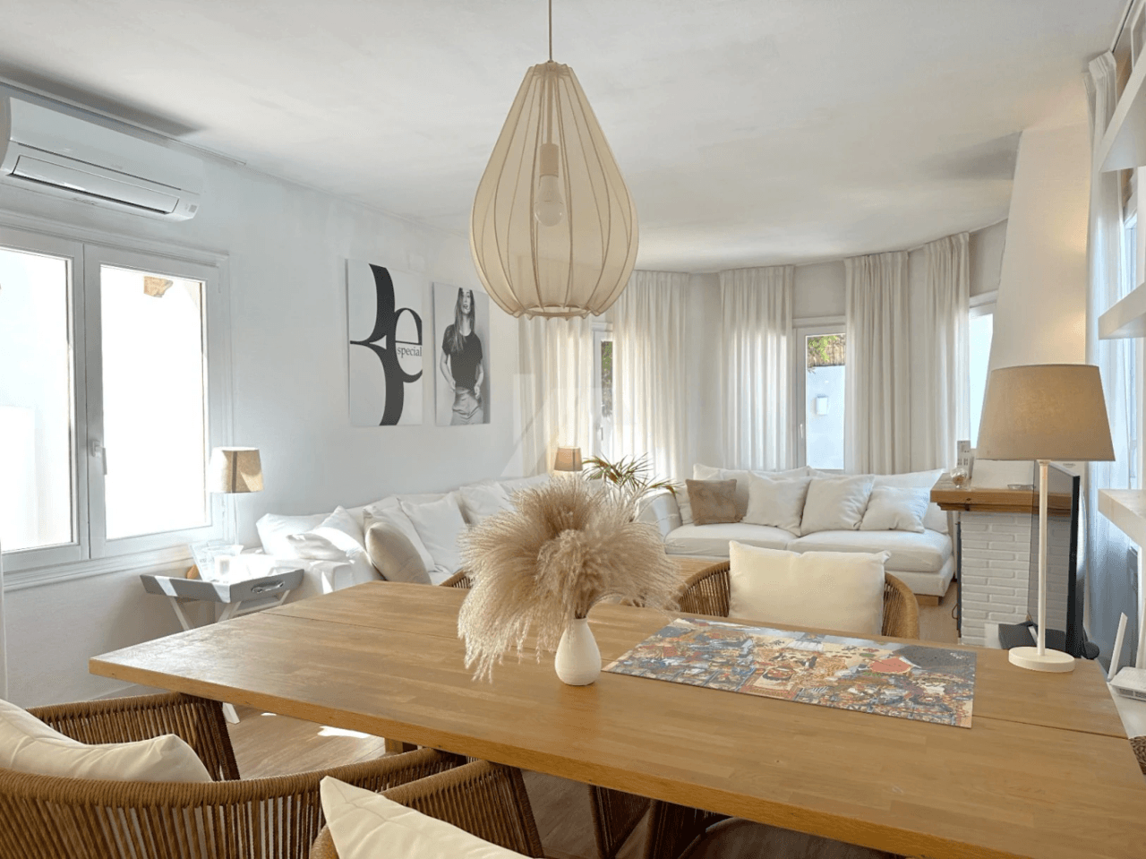 Villa Mediterránea Renovada con Encanto Ibicenco en Benitachell.